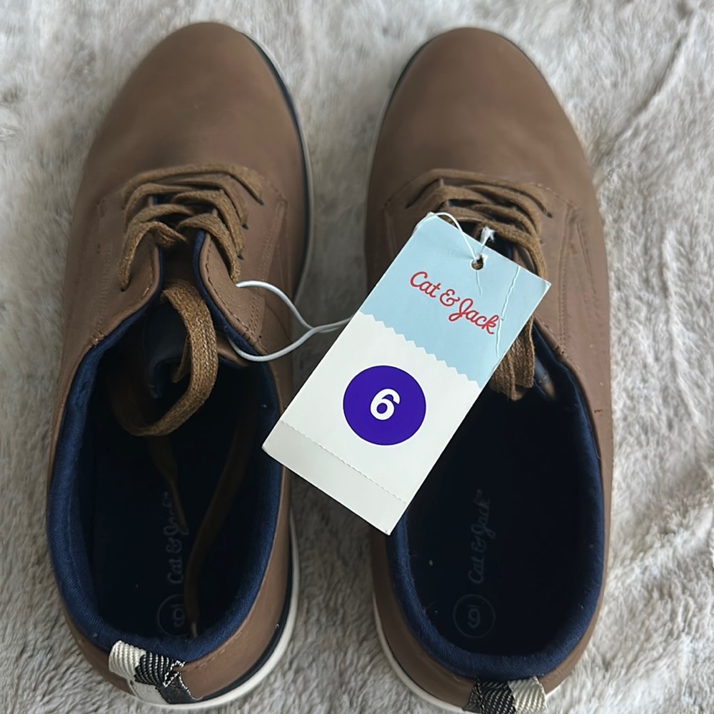Brand new never been work boys dress shoes. Size 6 from Target